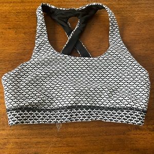 Lululemon sports bra size 4 in good condition